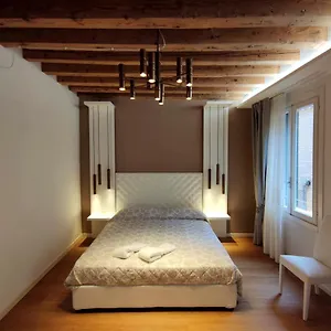 Deluxe 3 Bedroom Flat In Rialto Venezia