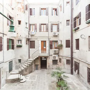 Campiello Chiesa, By Short Holidays Venice