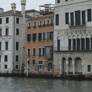 Leon Bianco On The Grand Canal Konukevi