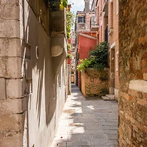 Ramo Delle Moschette Venice